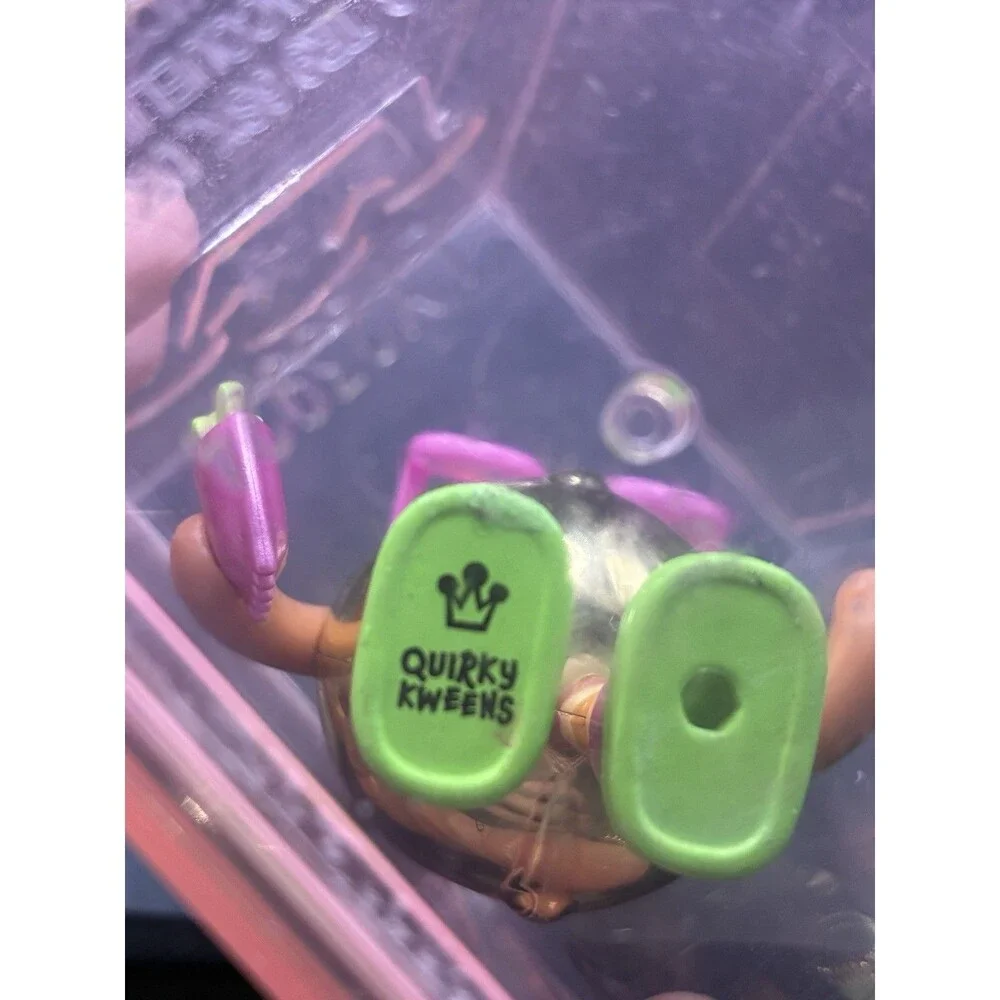 XOX KWEENIE QUIRKY KWEENS KWEEN OF Pickles Gold 4